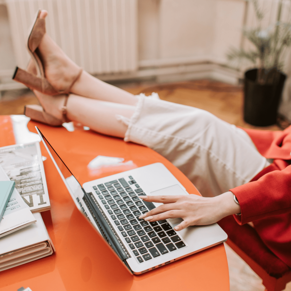 Entrepreneuse au bureau